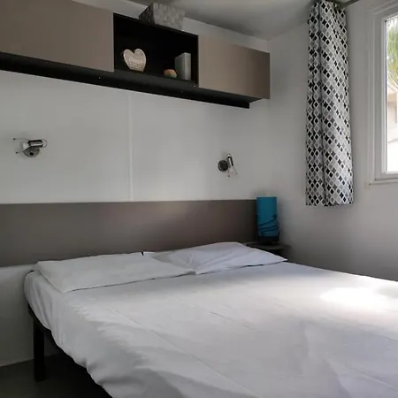 Mobil-home 2 Camping 4 Etoiles *